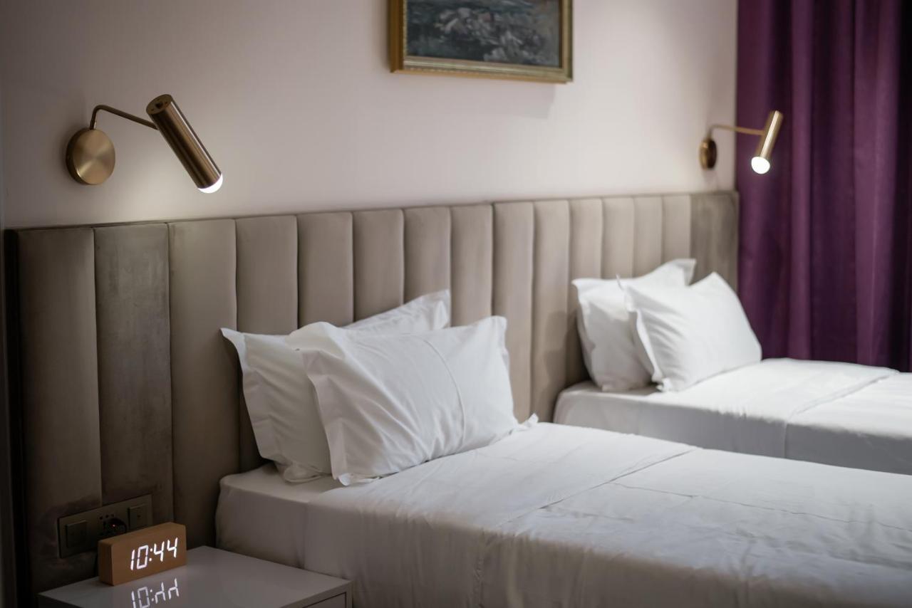 Orient Hotel Бишкек Екстериор снимка