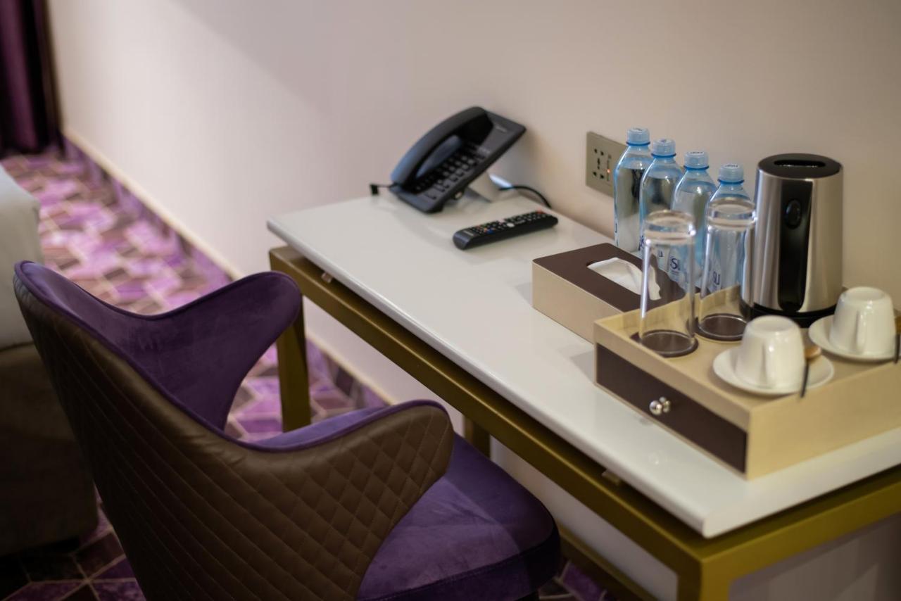Orient Hotel Бишкек Екстериор снимка