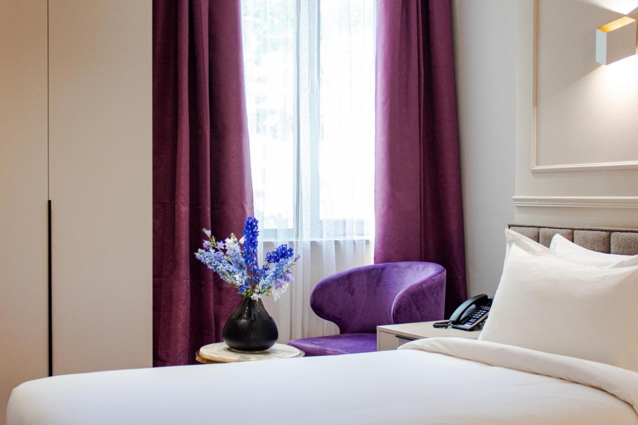 Orient Hotel Бишкек Екстериор снимка