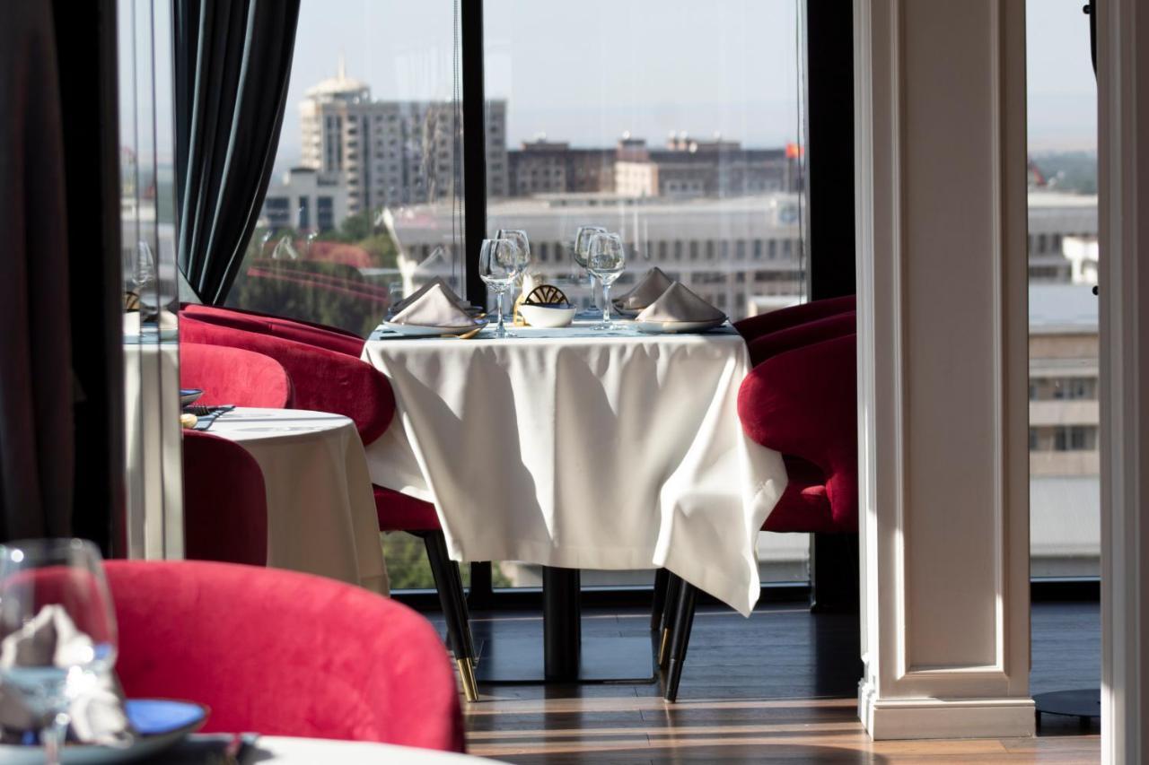 Orient Hotel Бишкек Екстериор снимка