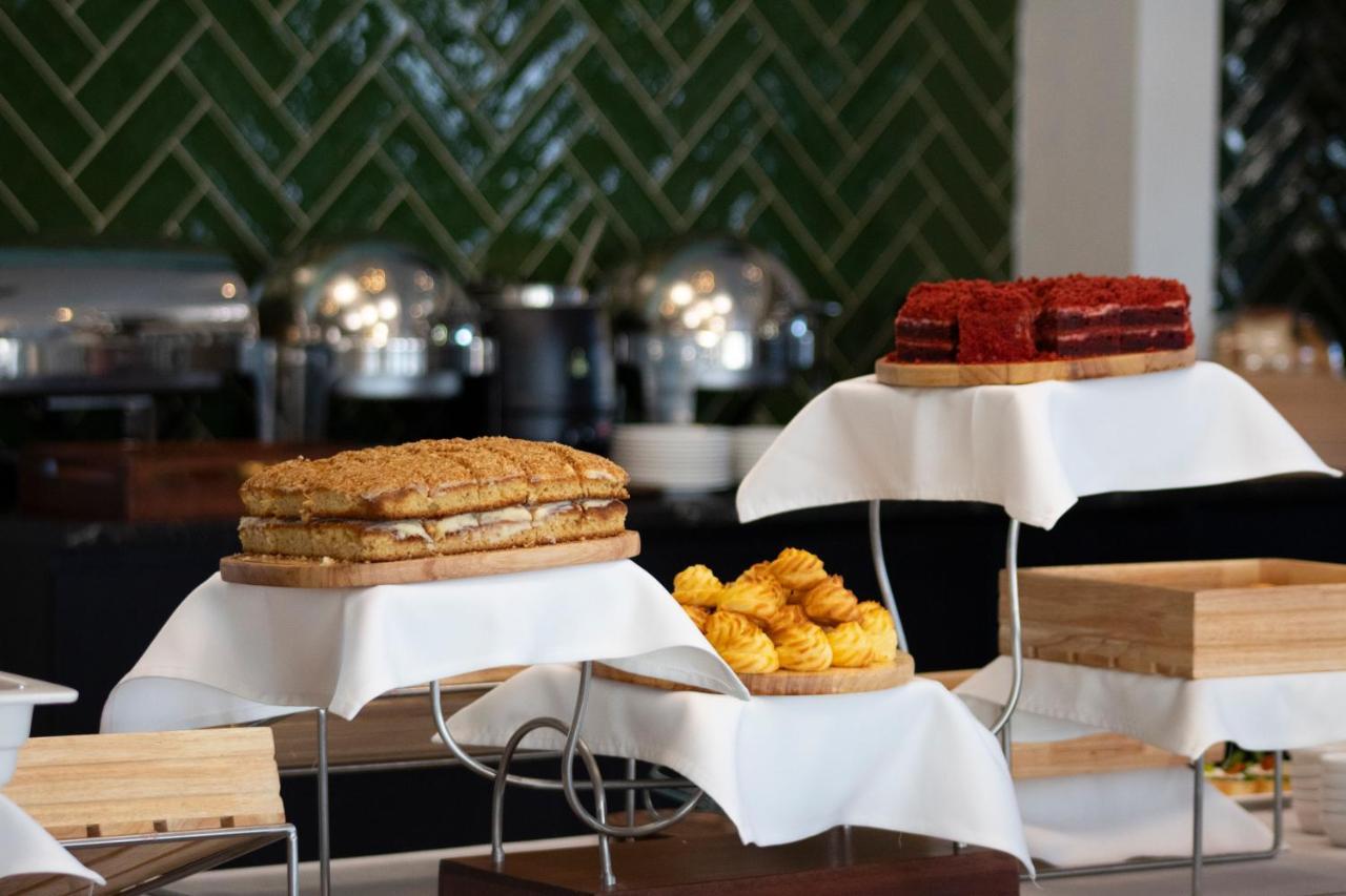 Orient Hotel Бишкек Екстериор снимка