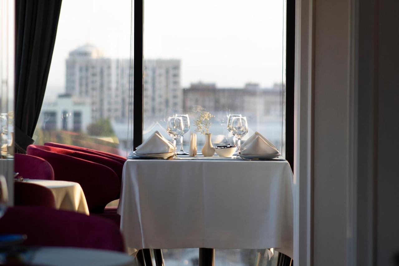 Orient Hotel Бишкек Екстериор снимка