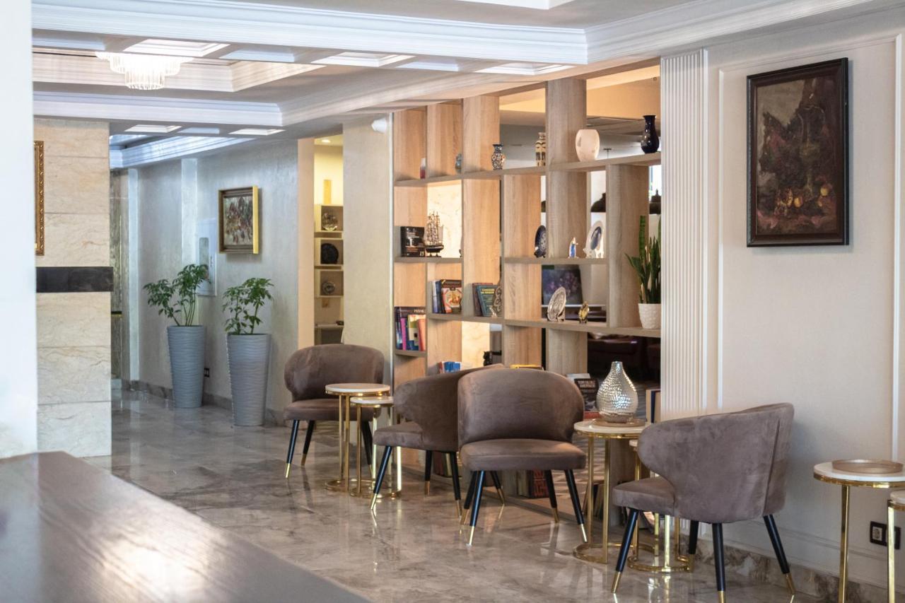 Orient Hotel Бишкек Екстериор снимка