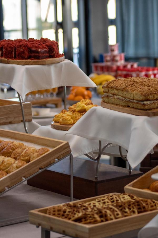 Orient Hotel Бишкек Екстериор снимка