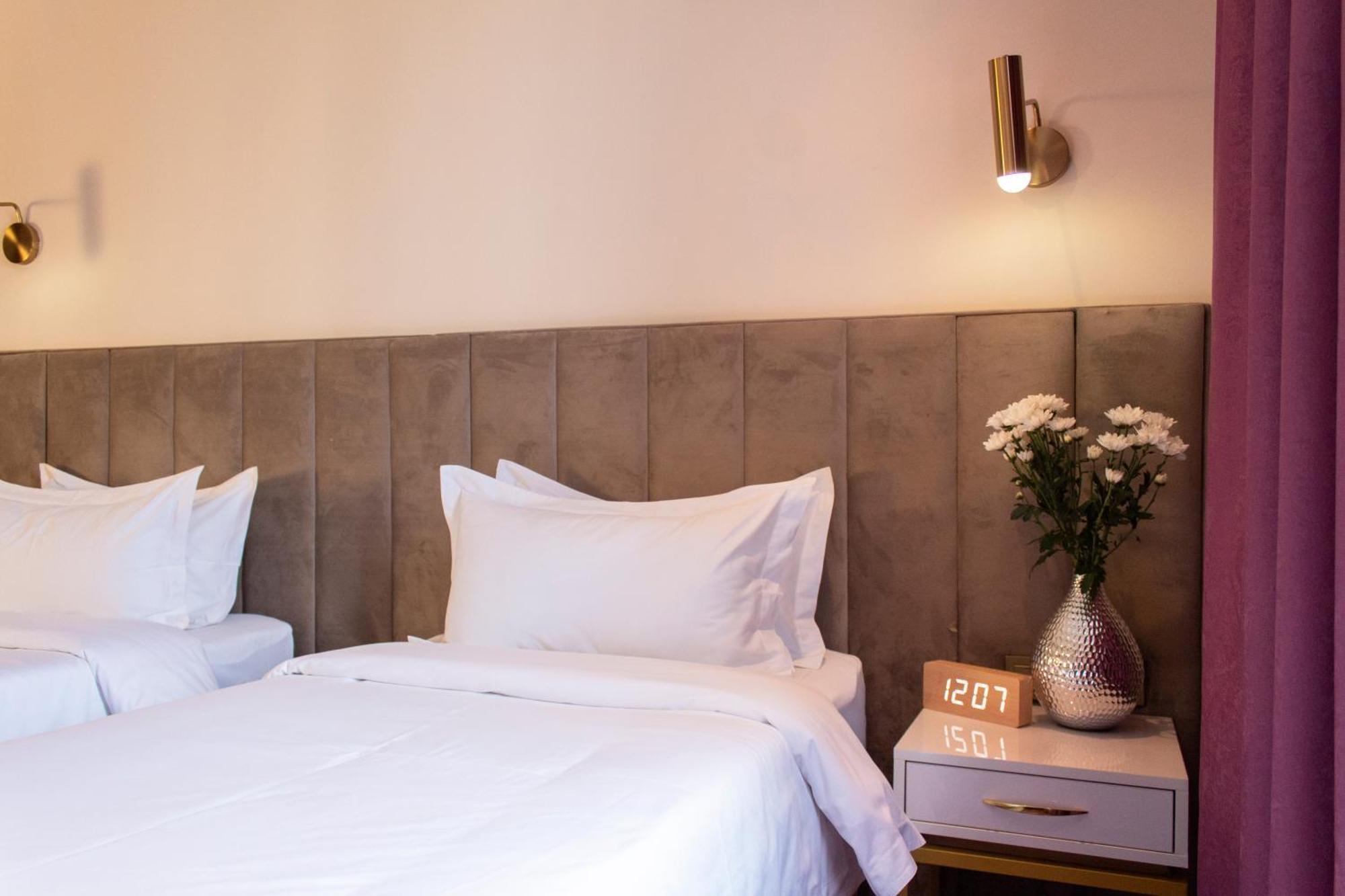 Orient Hotel Бишкек Екстериор снимка