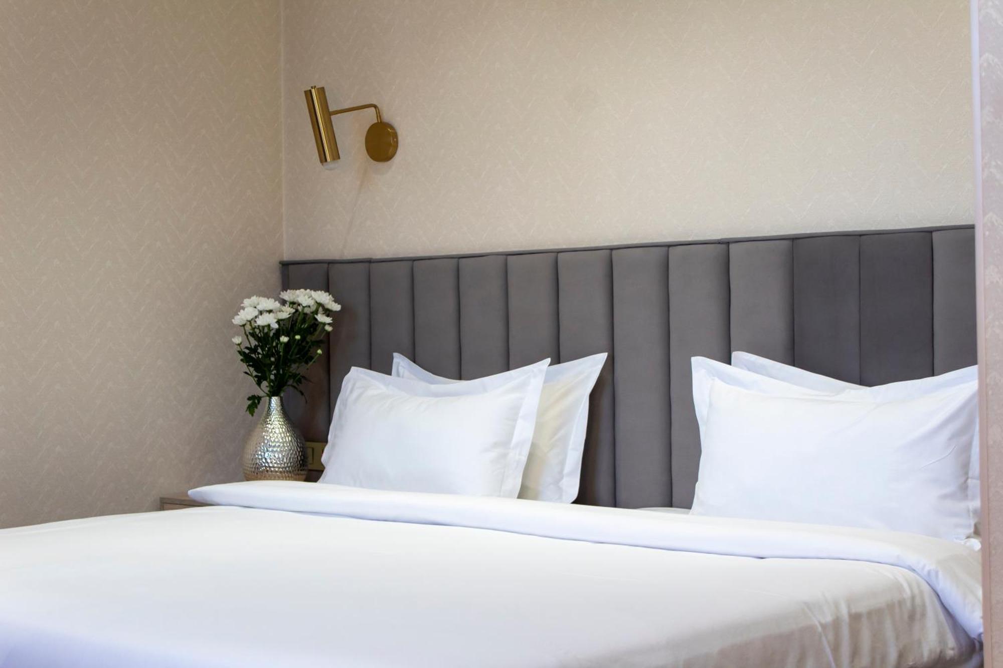 Orient Hotel Бишкек Екстериор снимка