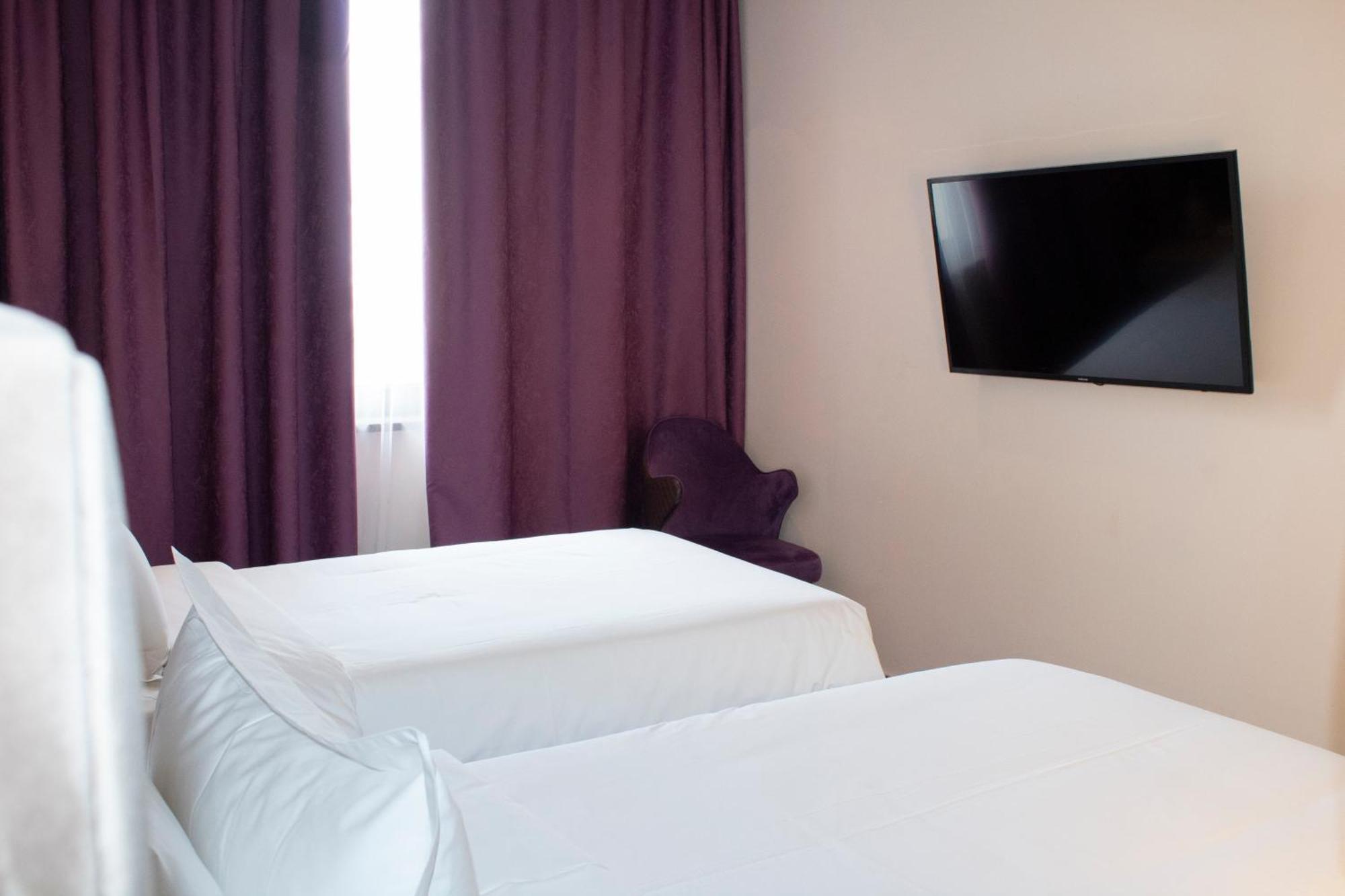 Orient Hotel Бишкек Екстериор снимка