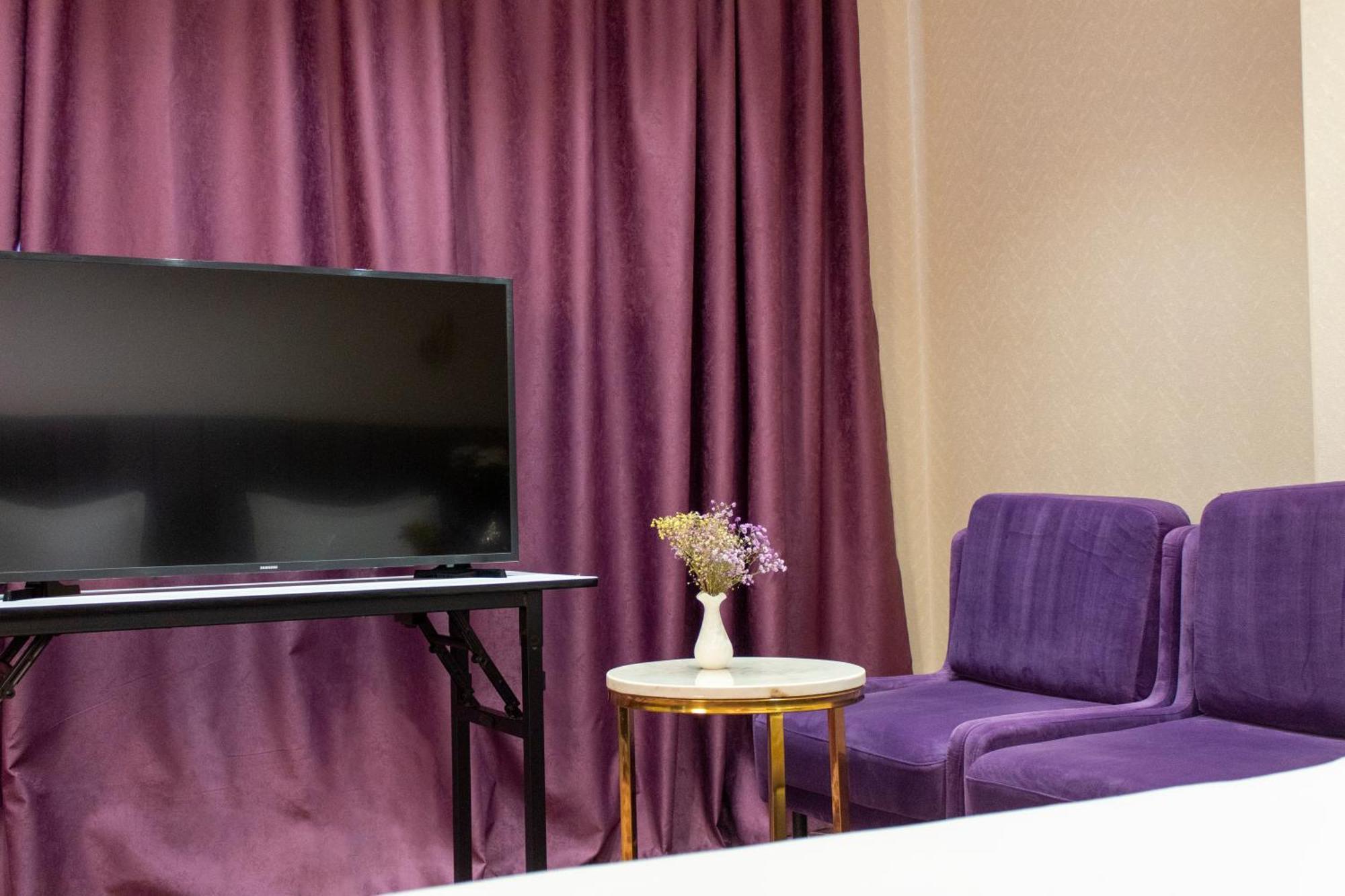 Orient Hotel Бишкек Екстериор снимка