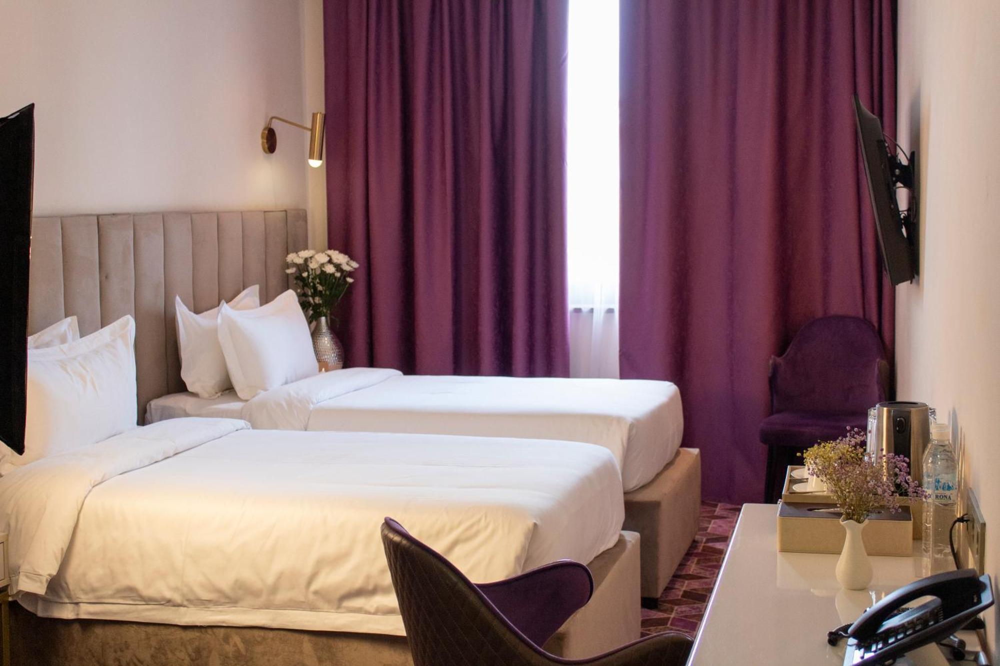 Orient Hotel Бишкек Екстериор снимка