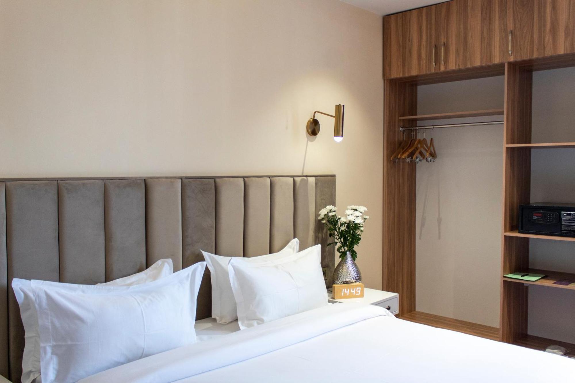 Orient Hotel Бишкек Екстериор снимка
