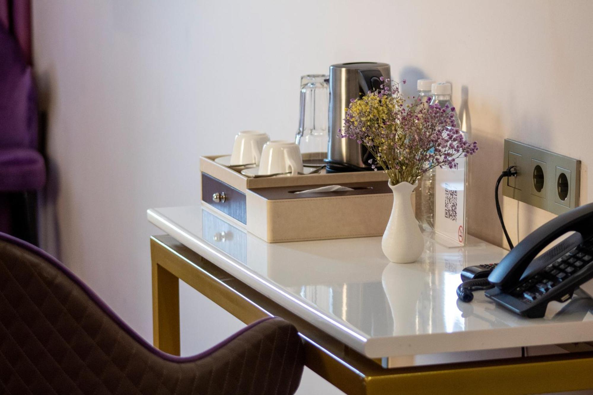 Orient Hotel Бишкек Екстериор снимка