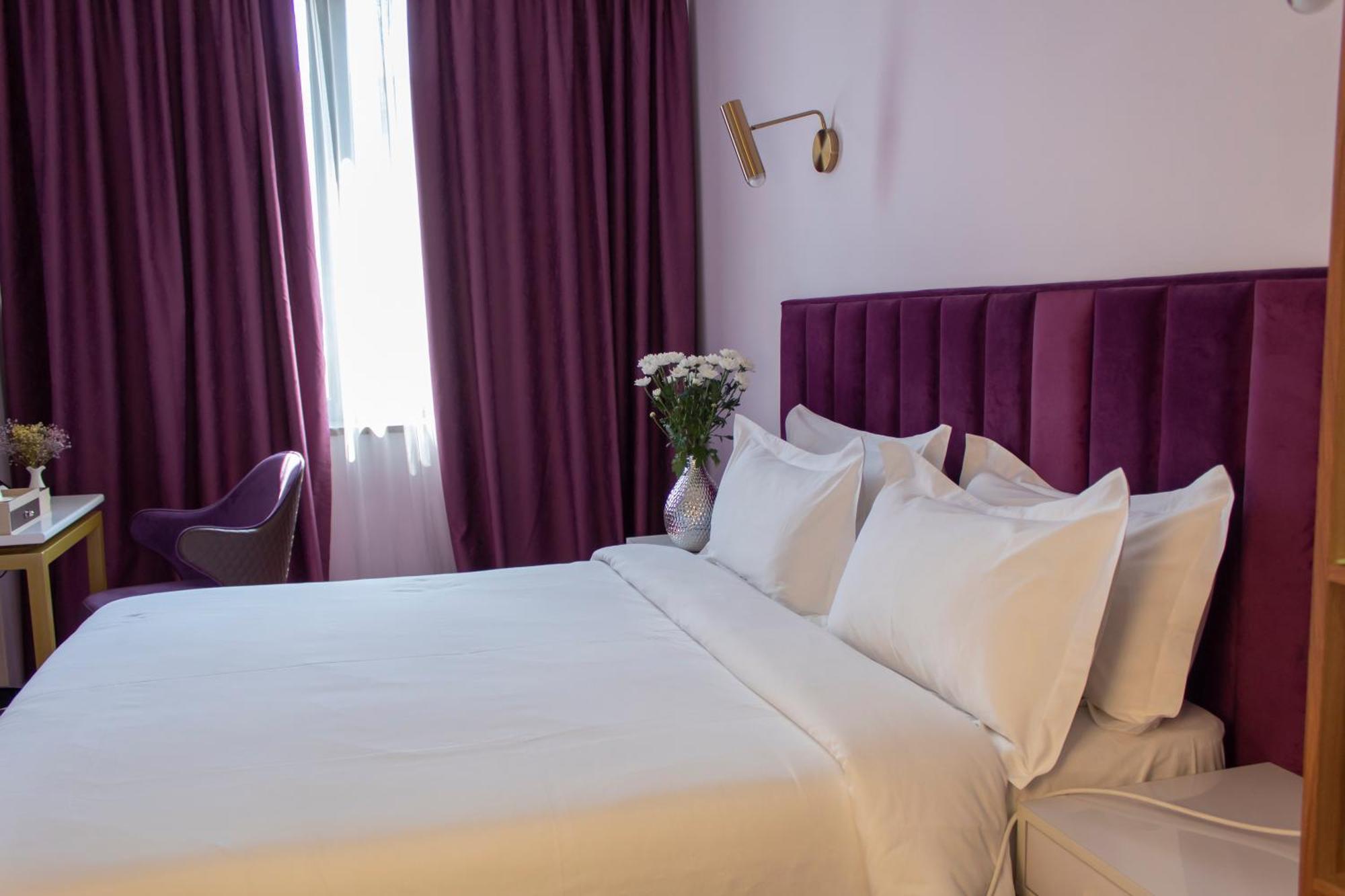Orient Hotel Бишкек Екстериор снимка